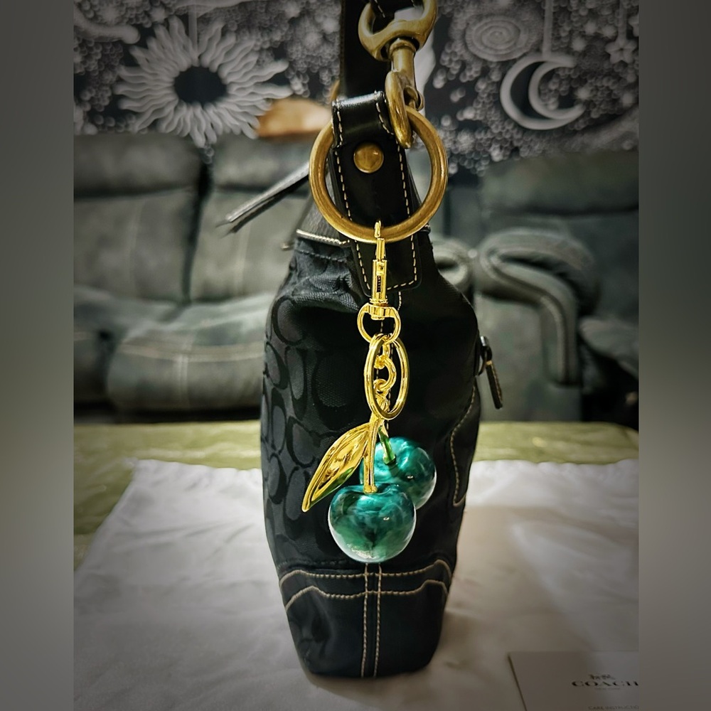 Vintage Coach soho Black Shoulder Bag with Cherry Charm 2006 - Picture 16 of 17